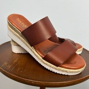 Bertuchi size 9 brown leather upper platform women’s sandal